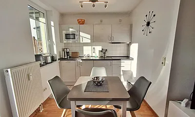 Essbereich und Küchenzeile, Zugang zur Terrasse