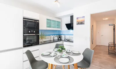 offene Küche und gemütlicher Essbereich