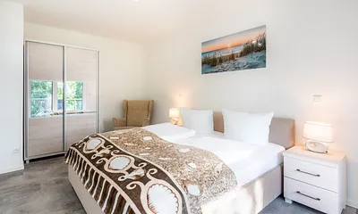 Schlafzimmer mit Doppelbett