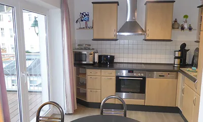 FW1, Küche mit Zugang auf den Balkon