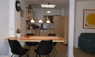 FW2, Küche mit Essecke    