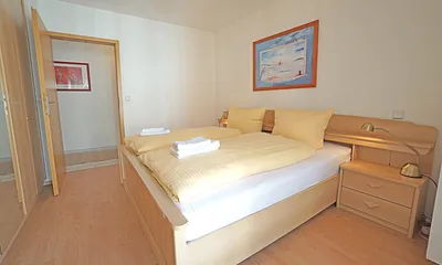 Schlafzimmer mit Doppelbett