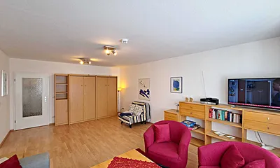Wohnzimmer, Schrankbett im Hintergrund