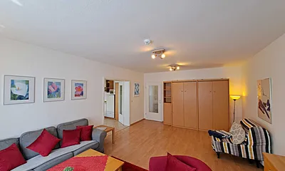 Wohnzimmer, Schrankbett im Hintergrund