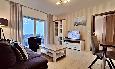 Wohn- und Essbereich mit Zugang zur Terrasse