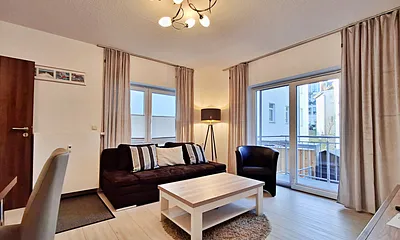 Wohn- und Essbereich mit Zugang zur Terrasse