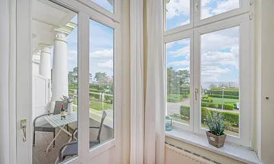 Blick auf die Terrasse und Promenade