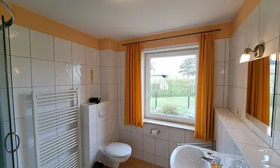 Tageslicht-Bad mit DU/WC