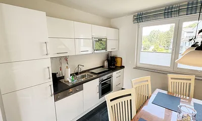 Küchenzeile mit Geschirrspüler