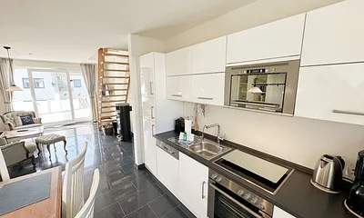 Küchenzeile mit Backofen