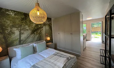 Schlafbereich mit Doppelbett 160 x 200 cm