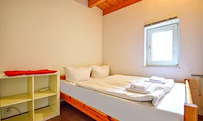 Schlafzimmer mit Doppelbett