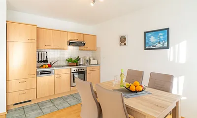 Küche mit Essbereich