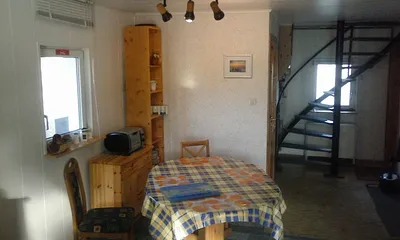 Essecke rechts Wendeltreppe Schlafraum,Tür ins WC