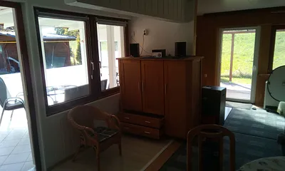 Südterrasse mit Kühlschrank, rechts zur Ostsee