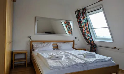 Schlafzimmer 1