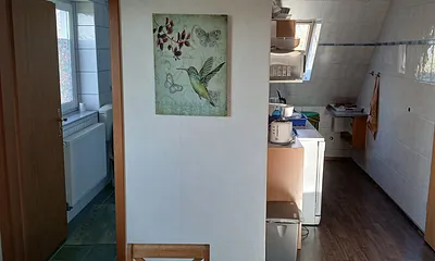 Küchenzeile rechts zum WC links