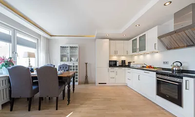 Großzügige Küchenzeile