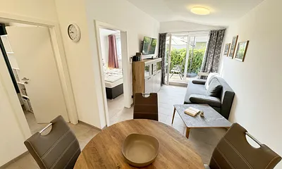 Essplatz mit Blick in den Wohnbereich