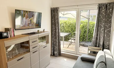 Wohnbereich mit Zugang zur Terrasse