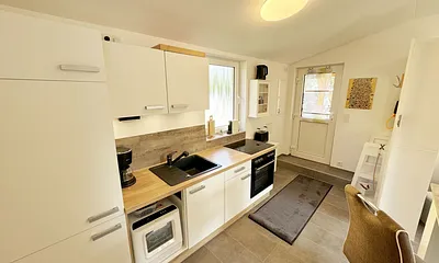 Küchenzeile mit Backofen