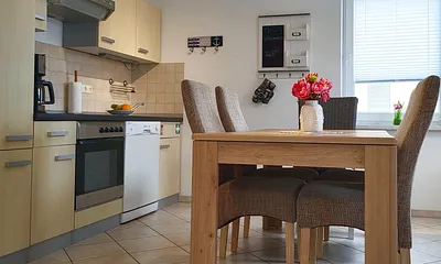 Küche mit Essbereich