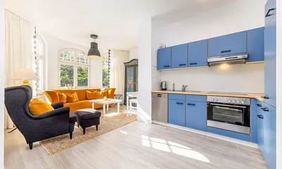 Die Küchenzeile im Wohnzimmer.