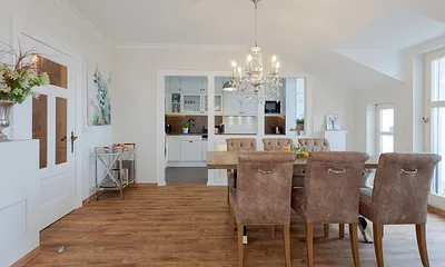 Essbereich mit Balkon