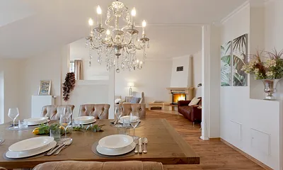 Aussicht auf Wohnzimmer und Essbereich