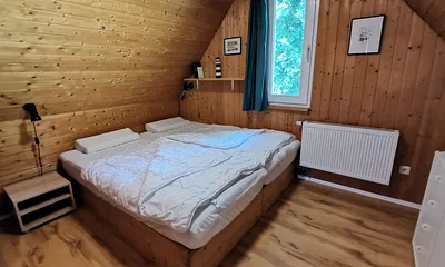 Schlafzimmer mit Doppelbett (1,80x2,00) im Dachgeschoss