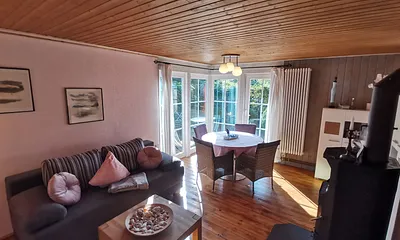 Essbereich mit Blick in den Garten