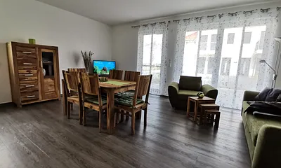 Der Essbereich im Wohnzimmer