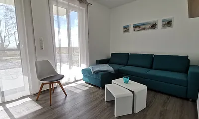 2, Schlafzimmer mit sehr bequemer Bettcouch (vollwertiges Bett)