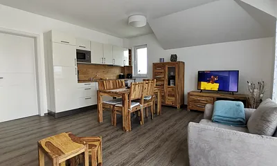 Esstisch mit Küchenzeile