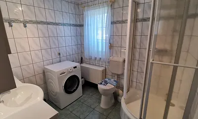 Duschbad mit Waschmaschine