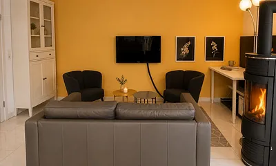 Wohnzimmer mit Kamin