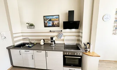 Küchenzeile mit Backofen