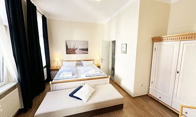 Schlafzimmer mit Doppelbett