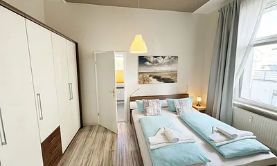 Schlafzimmer mit Insektenschutzgitter