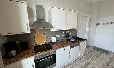 Küchenzeile mit Backofen