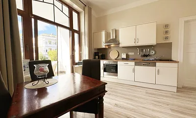 Küchenzeile mit Geschirrspüler