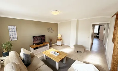 Wohnbereich mit Blick in den Flur