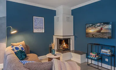 offener Wohnraum mit Kamin