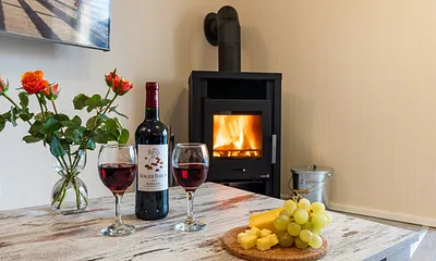 Wohnzimmer mit Kamin