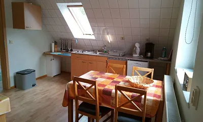 Küche links zur Dusche WC