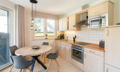 Küche mit Essbereich