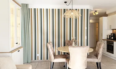 Esstisch mit Stühlen