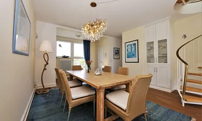 Esstisch im Wohnzimmer