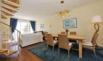 Esstisch im Wohnzimmer