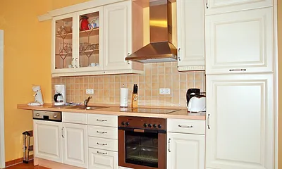 Hochwertige & komplett ausgestattete Nobilia-Küche im Landhausstil (Geschirrspüler, Kaffeevollautomat, etc)